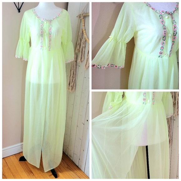 50's FEMININE DRESSING GOWN FLORAL LEMON LIME YELLOW - Picture 1 of 14